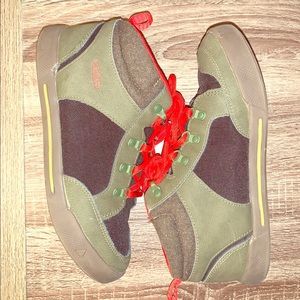 Boys Keen 🥾 boot, red laces ❤️